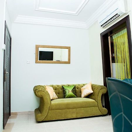 Maxwell Court Apartments Accra Extérieur photo