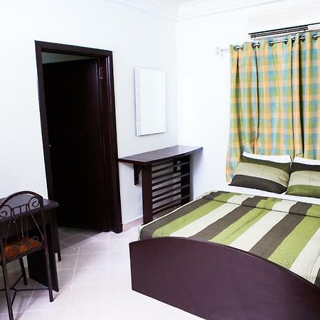 Maxwell Court Apartments Accra Extérieur photo