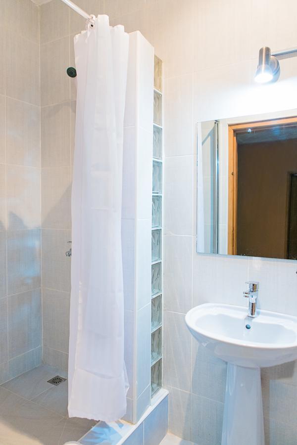 Maxwell Court Apartments Accra Extérieur photo