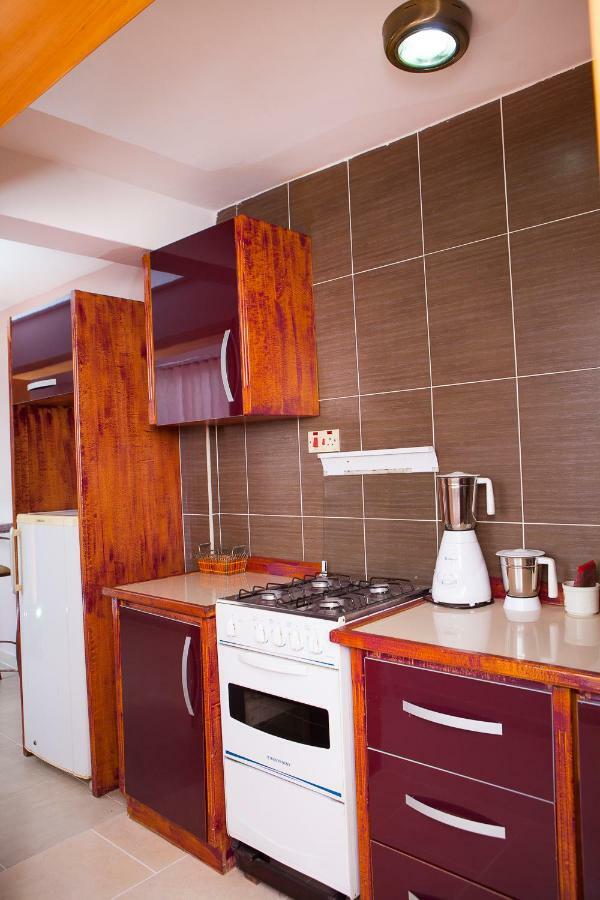 Maxwell Court Apartments Accra Extérieur photo