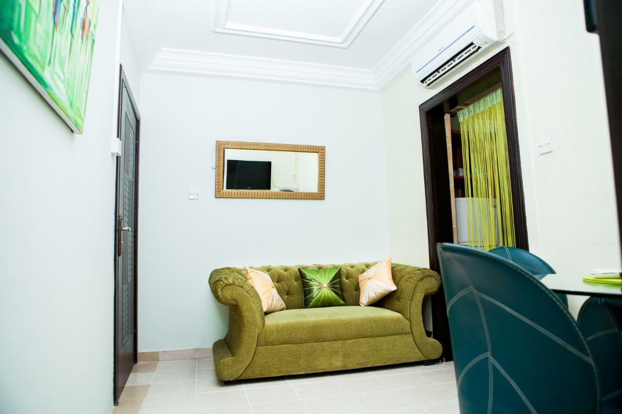 Maxwell Court Apartments Accra Extérieur photo